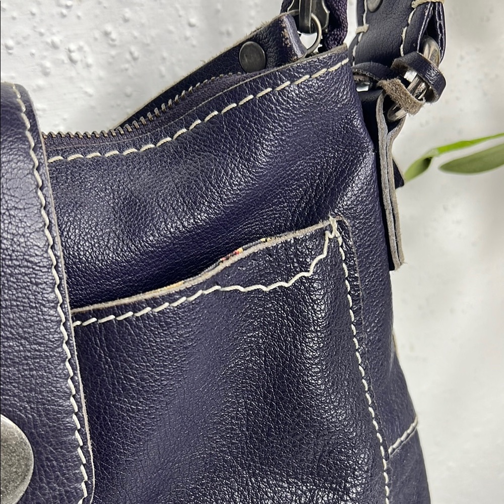 Elegant Navy Leather Shoulder Bag - Picture 2 of 8